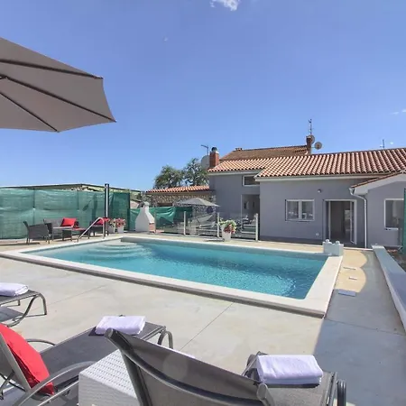 New Luna With Private Pool In Surrounded By Greenery Rented By Wiibuk Vila