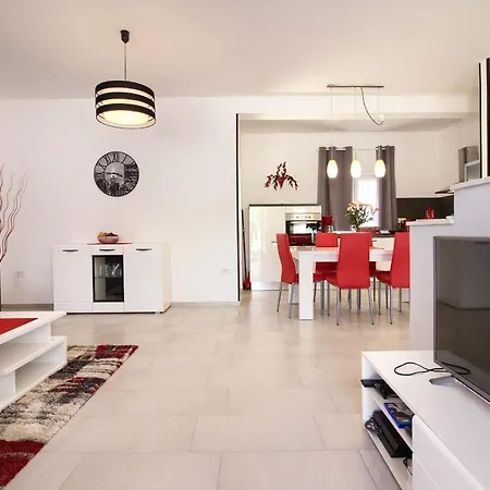 New Luna With Private Pool In Surrounded By Greenery Villa