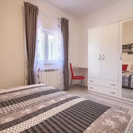 Villa New Luna With Private Pool In Surrounded By Greenery Pula