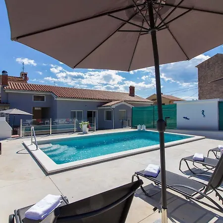 New Luna With Private Pool In Surrounded By Greenery