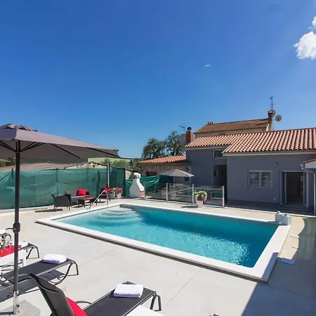 New Luna With Private Pool In Surrounded By Greenery *